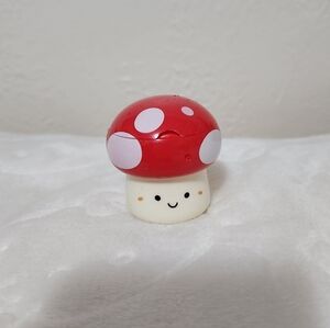 Mushroom Dental Floss In Cool Grape